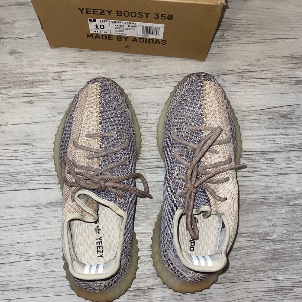 Yeezy Boost 350 V2 men size 10